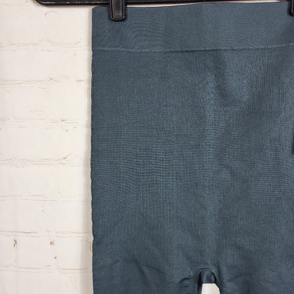 BLANQI Highwaist Postpartum + Nursing Support Seamless Leggings in Storm Medium - Picture 5 of 8